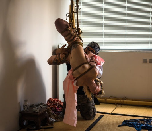 Suspension Shibari futomomo