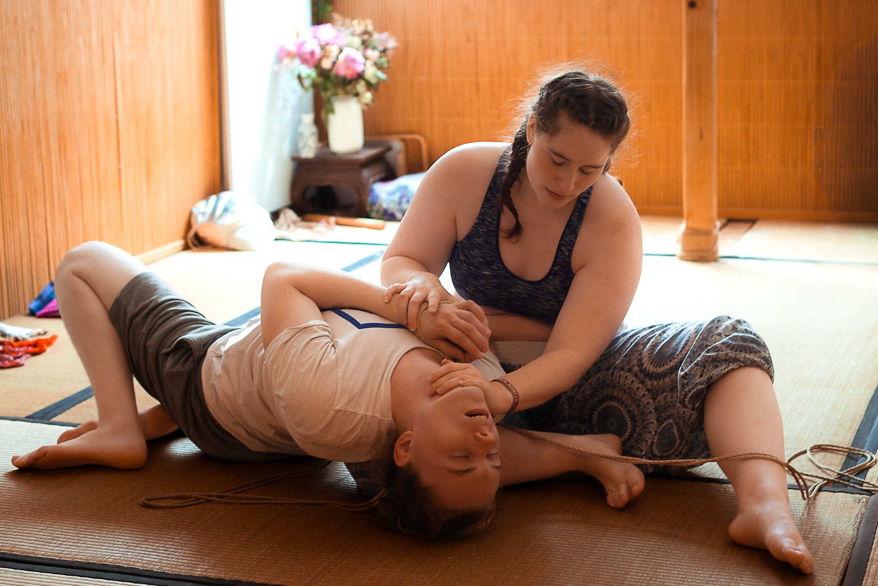 Lokka et Rozzyl : un Shibari vivant, entre mouvement, connexion et jeu