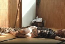 Une session de floor play shibari sensuelle avec bambou et Lalhow666